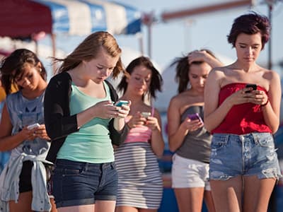 teens addicted to their phones